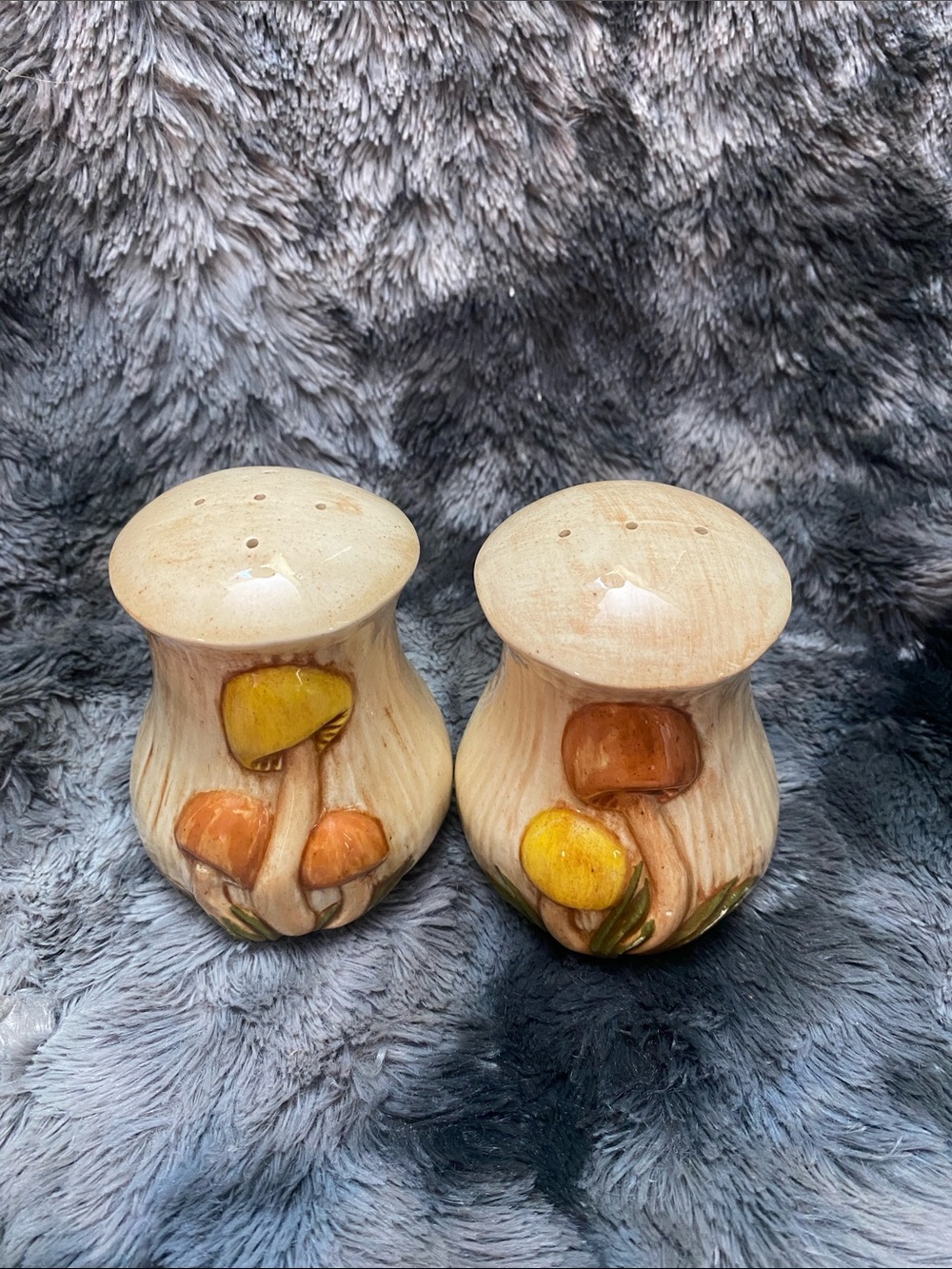 Vintage Hand-Painted Mushroom Ceramic Salt and Pepper Shakers - Yellow & Brown - Picture 3 of 16